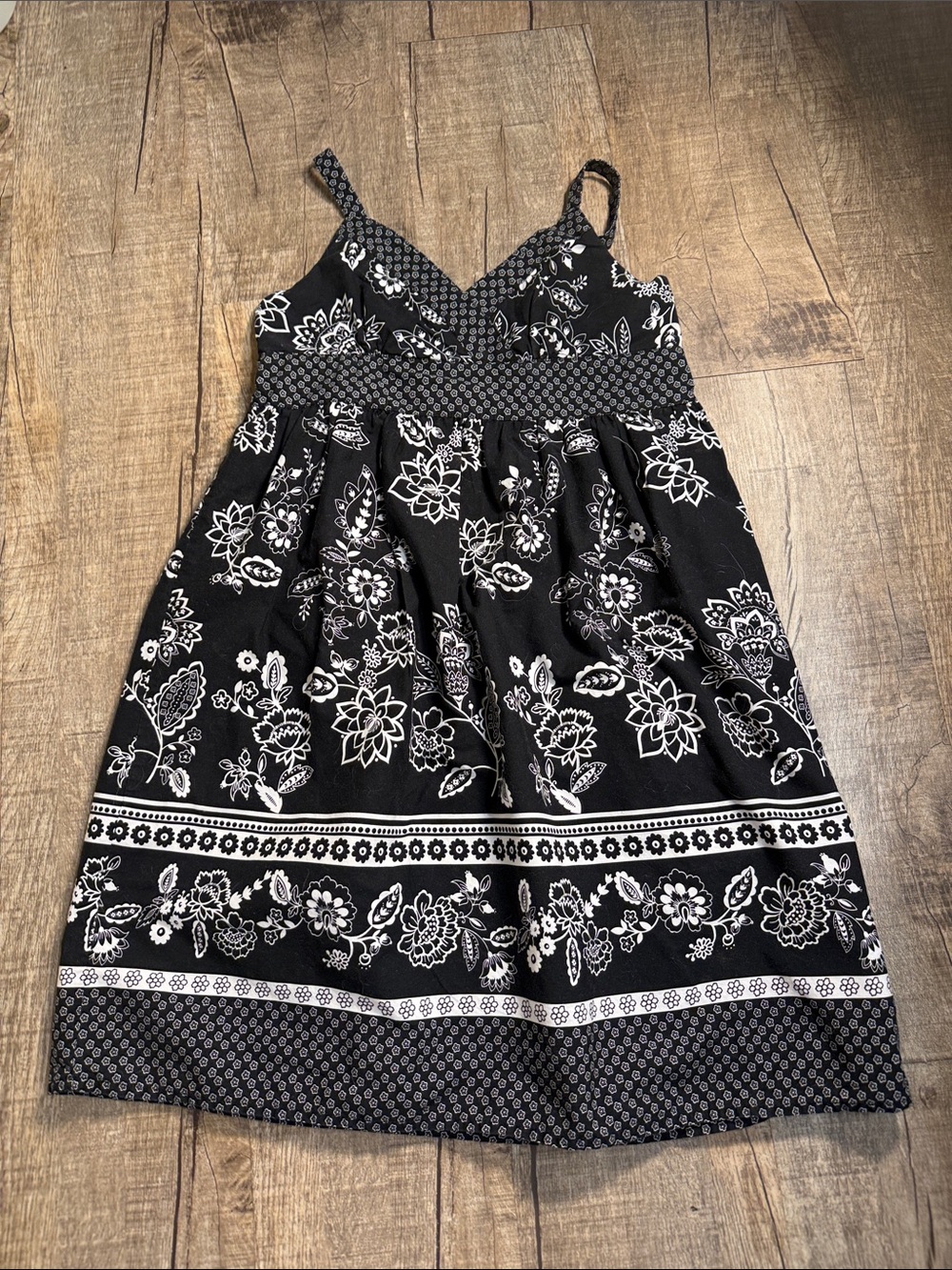 5/$15 Pinky Black and White Floral Sundress size large